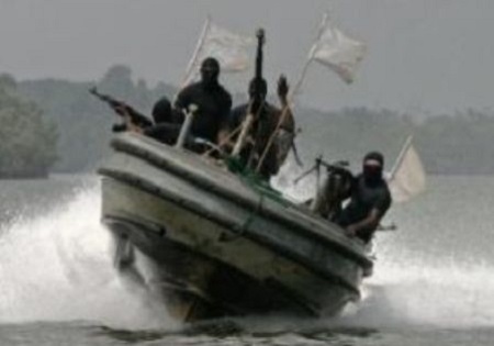 نجات کشتی گازبر ایرانی از دست دزدان دریایی در خلیج عدن