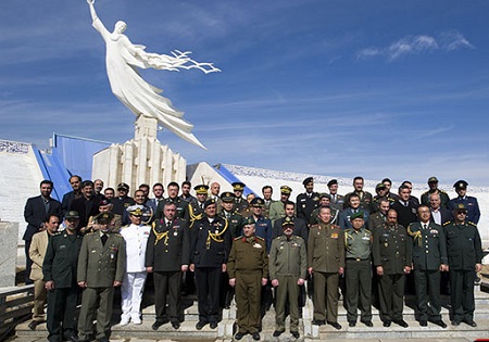 تصاویر/ بازدید وابستگان نظامی از باغ موزه دفاع مقدس همدان(1)