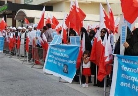 انقلابیون بحرینی شب گذشته علیه «آل خلیفه» تظاهرات کردند
