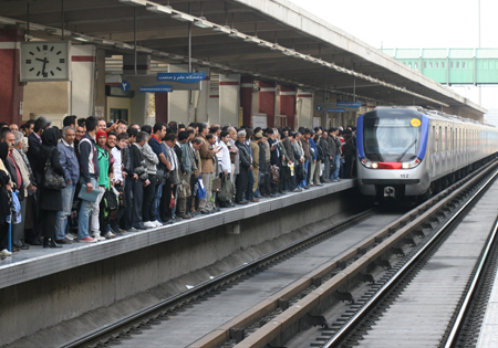مترو تهران جهت رفت و آمد راهپیمایان امروز عصر رایگان است