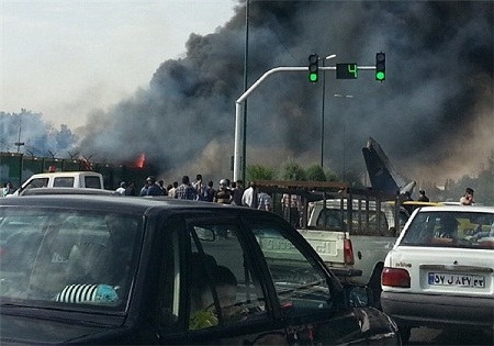 سقوط یک هواپیما در تهران/ 40 نفر جان خود را از دست دادند
