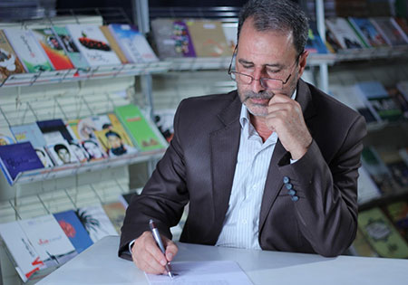 سالمی نژاد: حضور نشر نیلوفران با 39 عنوان کتاب دفاع مقدسی در نمایشگاه کتاب