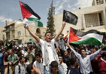 هزاران فلسطینی در غزه در حمایت از قدس تظاهرات کردند