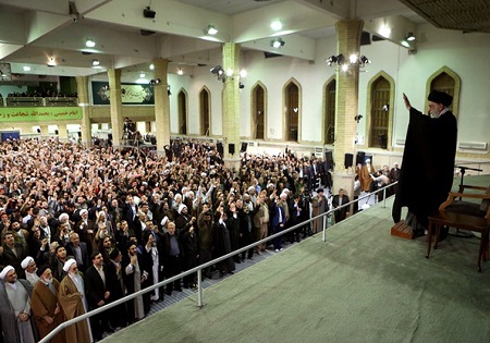 هزاران نفر از اقشار مختلف مردم قم با رهبر معظم انقلاب اسلامی دیدار کردند