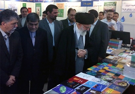 بازدید رهبر معظم انقلاب اسلامی از نمایشگاه بین المللی کتاب+تصاویر