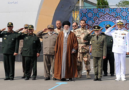 کتاب «دفاع هوشمند در اندیشه امام خامنه‌ای» رونمایی شد