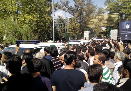 شعارهای ضد استکباری مردم تهران در مراسم تشییع جانباختگان فاجعه منا