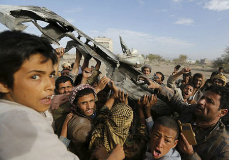 سقوط جنگنده «اف ۱۶» آل‌سعود در استان «لحج» یمن