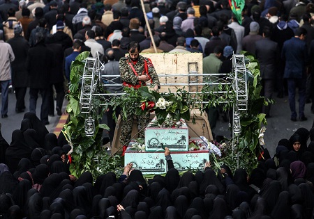 تشییع پیکر 8 شهید گمنام دوران دفاع مقدس در منطقه هشت تهران