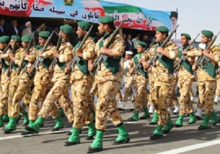 رژه نیروهای مسلح به مناسبت روز ارتش در همدان