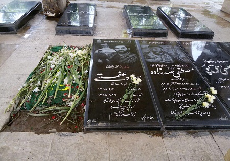 جمع سه نفره از مزار شهدای مدافع حرم + تصویر