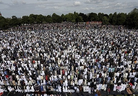 بزرگترین نماز عید فطر اروپا در انگلیس برگزار شد