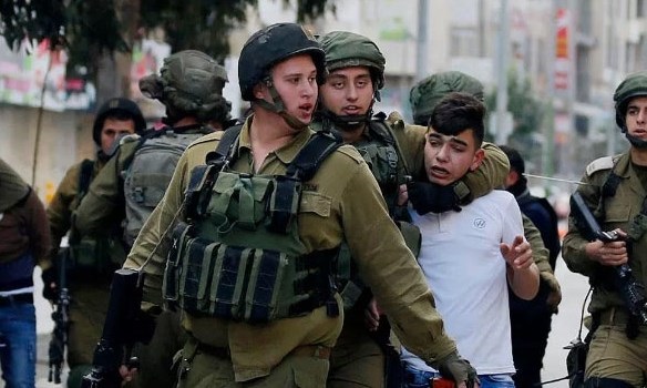 Israeli Forces Detain Eight Palestinians from West Bank