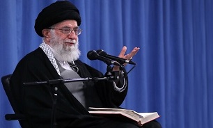 Ayt. Khamenei sees no war in sight; says resistance is Iran's absolute choice