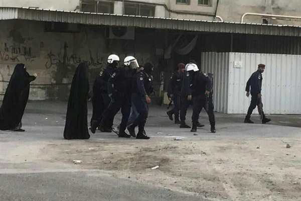 هجوم نیروهای امنیتی بحرین به مردم و بازداشت چندین نفر+ عکس