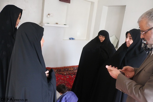دیدار رئیس سازمان نشر آثار زنان در دفاع مقدس با خانواده دو شهید مدافع حرم
