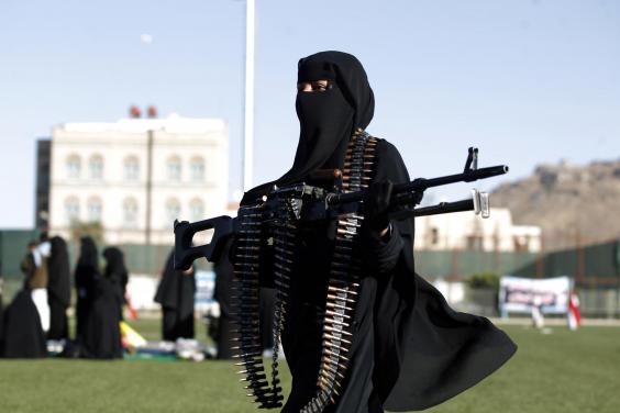 تصاویر/ اعلام آمادگی زنان یمنی برای مقابله با رژیم آل سعود