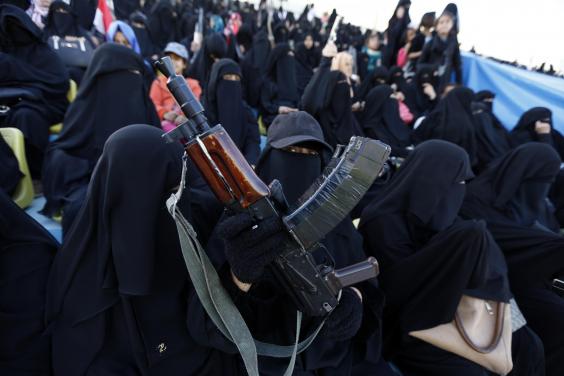 تصاویر/ اعلام آمادگی زنان یمنی برای مقابله با رژیم آل سعود