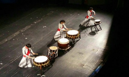 ژاپنی ها موسیقی سنتی و قدرتی خود را به رخ کشیدند