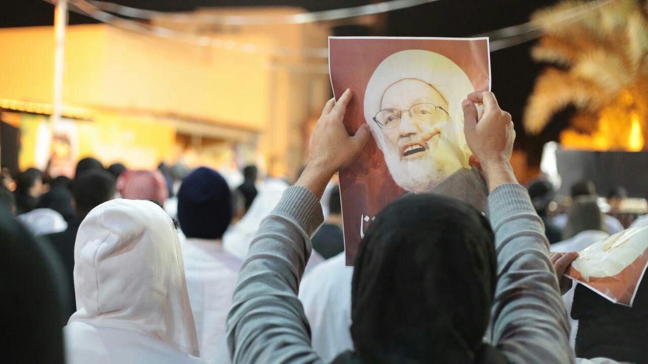 تظاهرات انقلابیون بحرینی همزمان با آخرین جلسه دادگاه آیت‌الله عیسی قاسم+ تصاویر