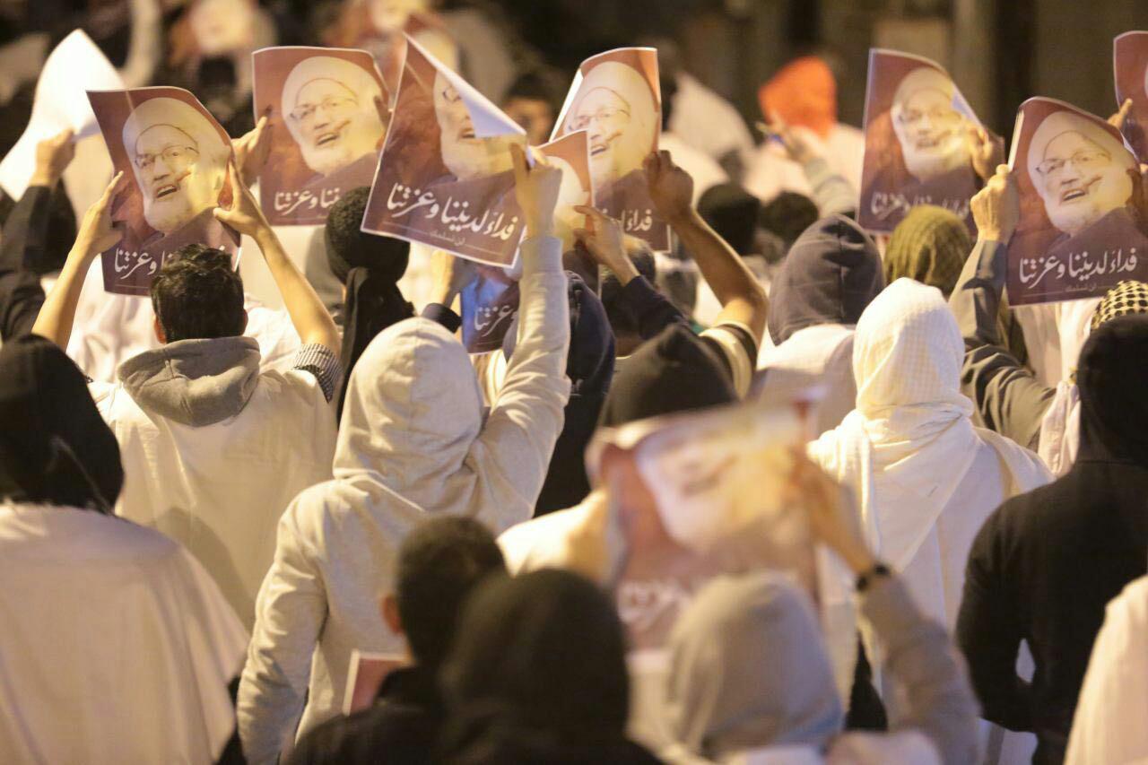 تظاهرات انقلابیون بحرینی همزمان با آخرین جلسه دادگاه آیت‌الله عیسی قاسم+ تصاویر