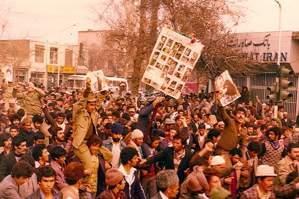 روایت مقام معظم رهبری از تشکیل ستادی برای هدایت مبارزات در مشهد/ ماجرای حمله به راهپیمایان در حرم مطهر رضوی