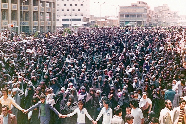 روایت مقام معظم رهبری از تشکیل ستادی برای هدایت مبارزات در مشهد/ ماجرای حمله به راهپیمایان در حرم مطهر رضوی