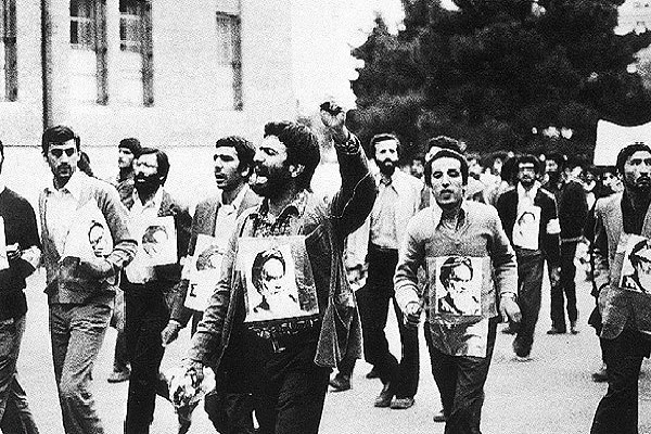 جنبش های دانشجویی پرچمدار آرمان های امام راحل هستند/دانشجوی انقلابی مایه هراس دشمنان است