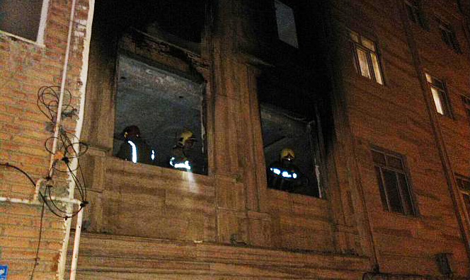 نجات 8 شهروند از آتش سوزی یک ساختمان مسکونی