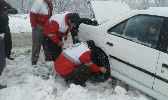 امدادرسانی به 1600 نفر در چند روز گذشته/ رها سازی 290 خودرو از برف و کولاک