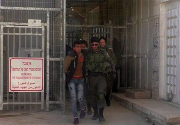 بازداشت دانش‌آموز 15 سال فلسطینی در داخل مدرسه‌+ تصاویر