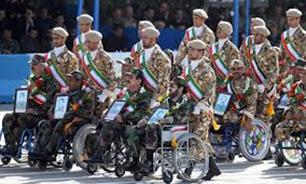 حضور پررنگ‌تر جانبازان در رژه روز ارتش