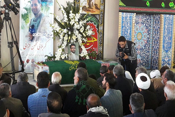 تصاویر/ آغاز مراسم تشییع و خاکسپاری شهید محسن خزایی در مصلی زاهدان