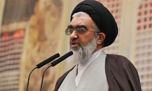 ابتکار امام خمینی (ره) در نامگذاری روز ارتش برای دفاع از این نیروی عظیم بود