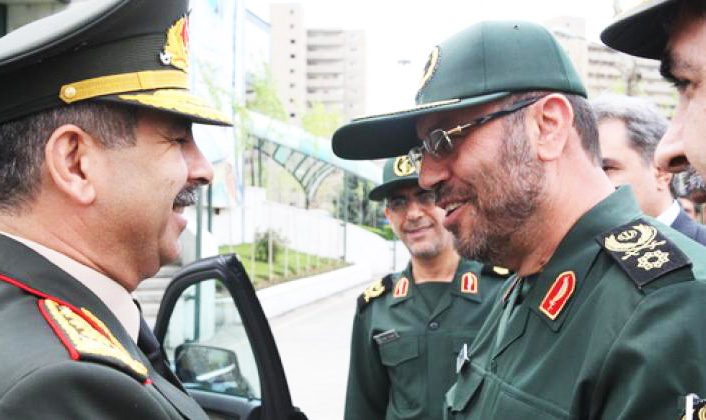 وزرای دفاع ایران و آذربایجان بر گسترش روابط دفاعی تأکید کردند