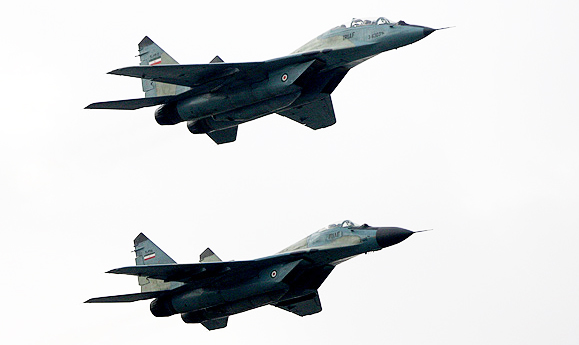 تمرین جنگنده‌ها و بالگردهای ارتش بر فراز آسمان پایتخت