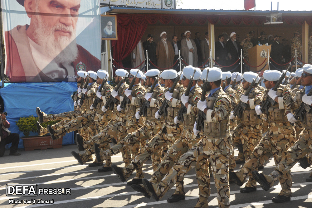 ارتش با نيروي بازدارندگي خود ايران را به جزيره امن تبديل کرده است