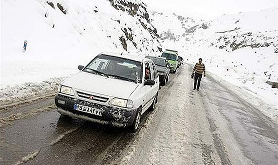 بارش برف و باران در اکثر محورهای مواصلاتی کشور/ رانندگان در مناطق کوهستانی باید از زنجیر چرخ استفاده کنند