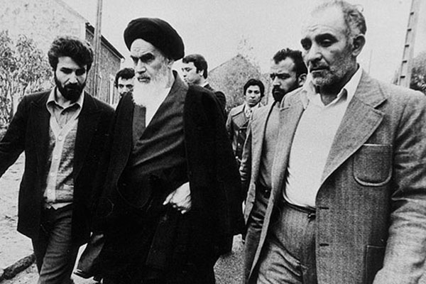 مروری بر توطئه‌های دشمنان انقلاب اسلامی پیش و پس از پیروزی