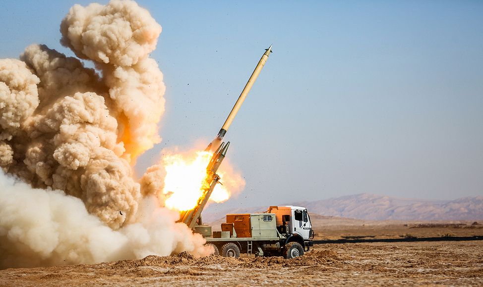 شلیک راکت‌های «فجر 5» و «نازعات» در رزمایش ارتش