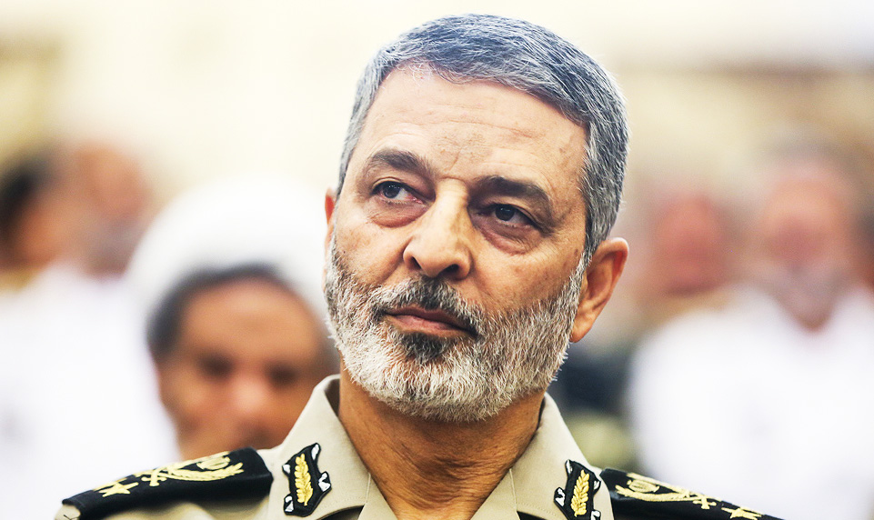 فرمانده کل ارتش: ملت ایران با احدی درباره توان موشکی مذاکره نمی‌کند