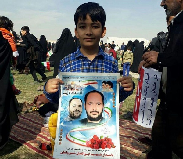 فرزندان شهدای مدافع حرم در راهپیمایی 22 بهمن+ تصاویر