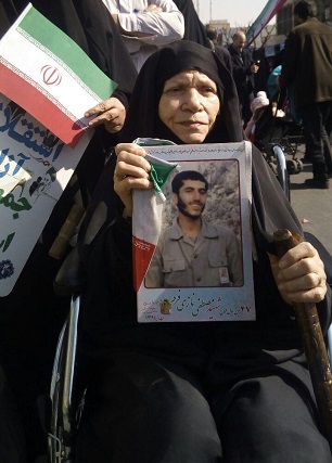 رویای صادقانه یک مادر شهید/ انقلاب اسلامی ما به ریسمان الهی چنگ می‌زند