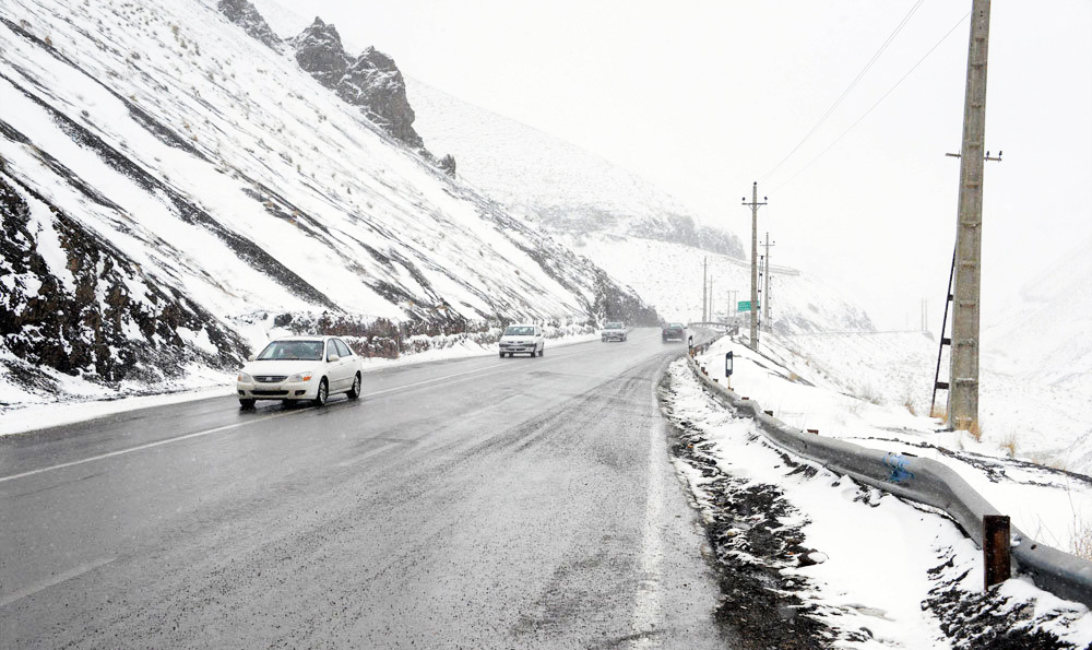 بارش باران و برف در جاده‌های 8 استان کشور