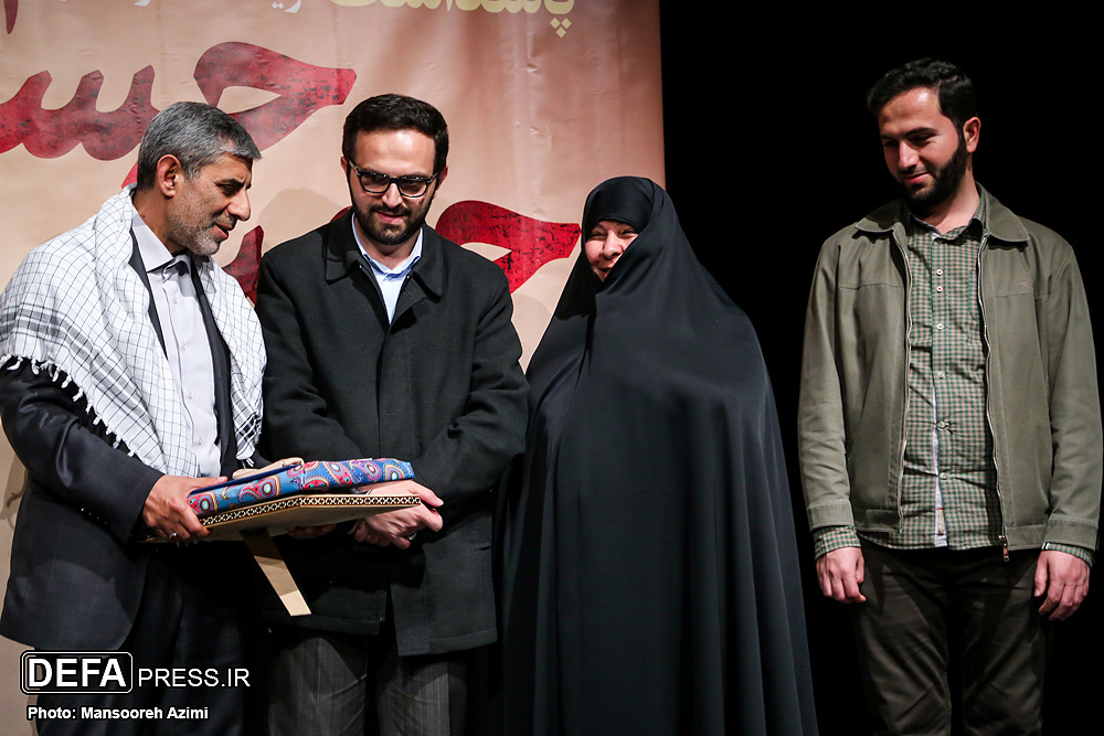 عکس/ خانواده سردار شهید در کنار حسام
