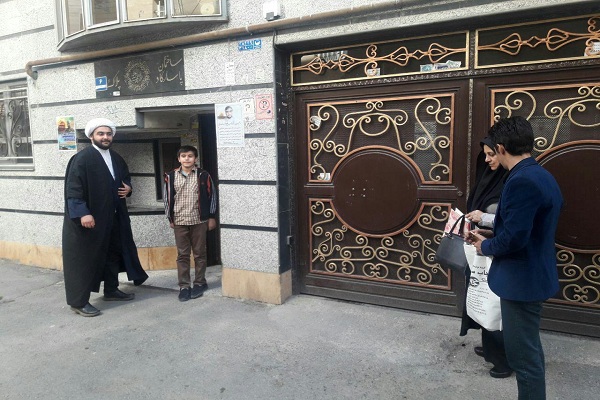 حضور مدیر و کارکنان مدرسه شاهد قدوسی در بیت شهید مدافع حرم«سعید انصاری»+ عکس