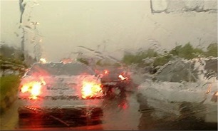 بارش باران در ۶ استان کشور/ ترافیک در آزادراه کرج - قزوین و تهران - کرج