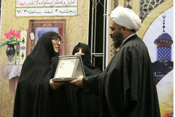 تجلیل از خانواده شهید مرتضی حیدری در فرهنگسرای گلستان