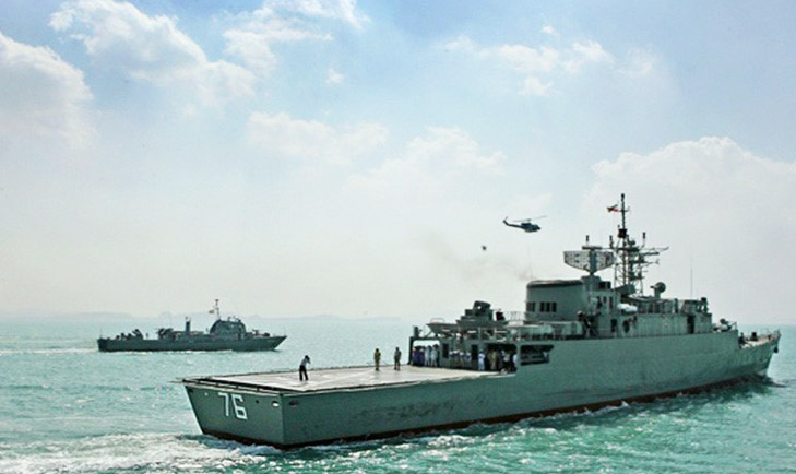 ناوگروه نیروی دریایی ارتش در بندر «دقم» عمان پهلو می‌گیرد