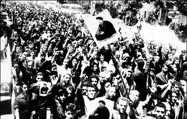 روایتی تازه از قیام ۱۵ خرداد/ کشاورزان خشمگینی که ۲۷ کیلومتر پیاده آمدند